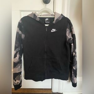 Kids Nike Hooded Sweatshirt (size XL)